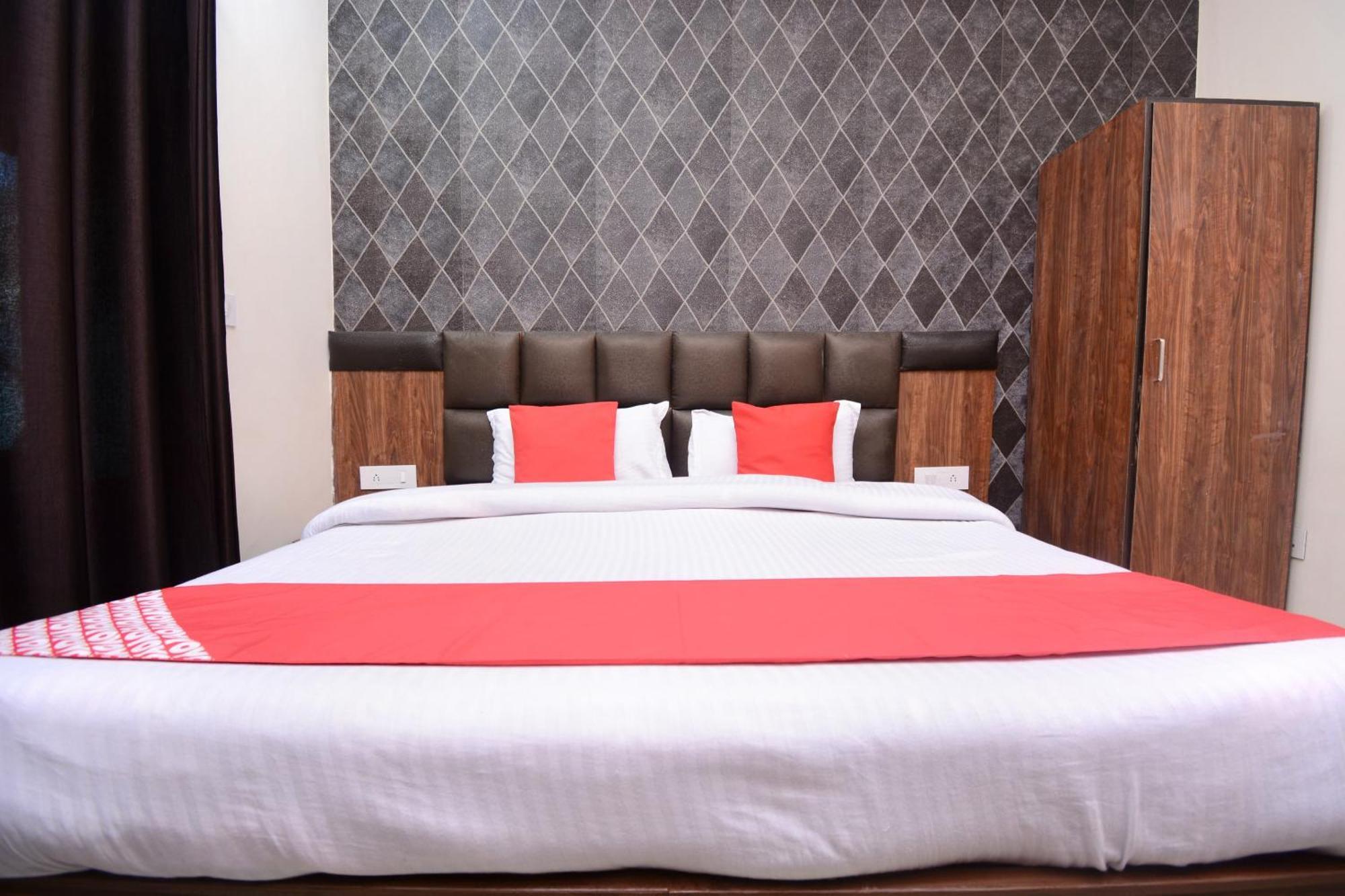 Hotel Oyo Himalayan Chandigarh